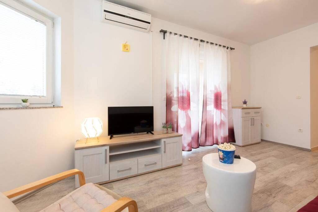 Apartments Doris, Krk 克尔克 外观 照片