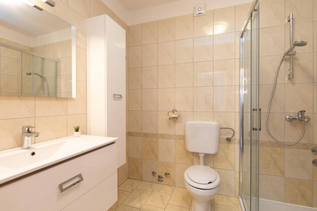 Apartments Doris, Krk 克尔克 外观 照片