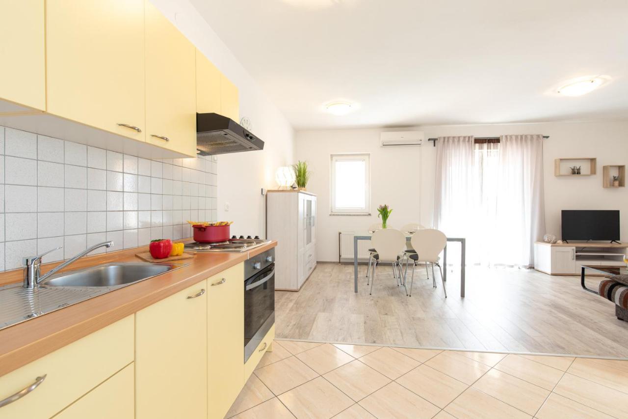 Apartments Doris, Krk 克尔克 外观 照片